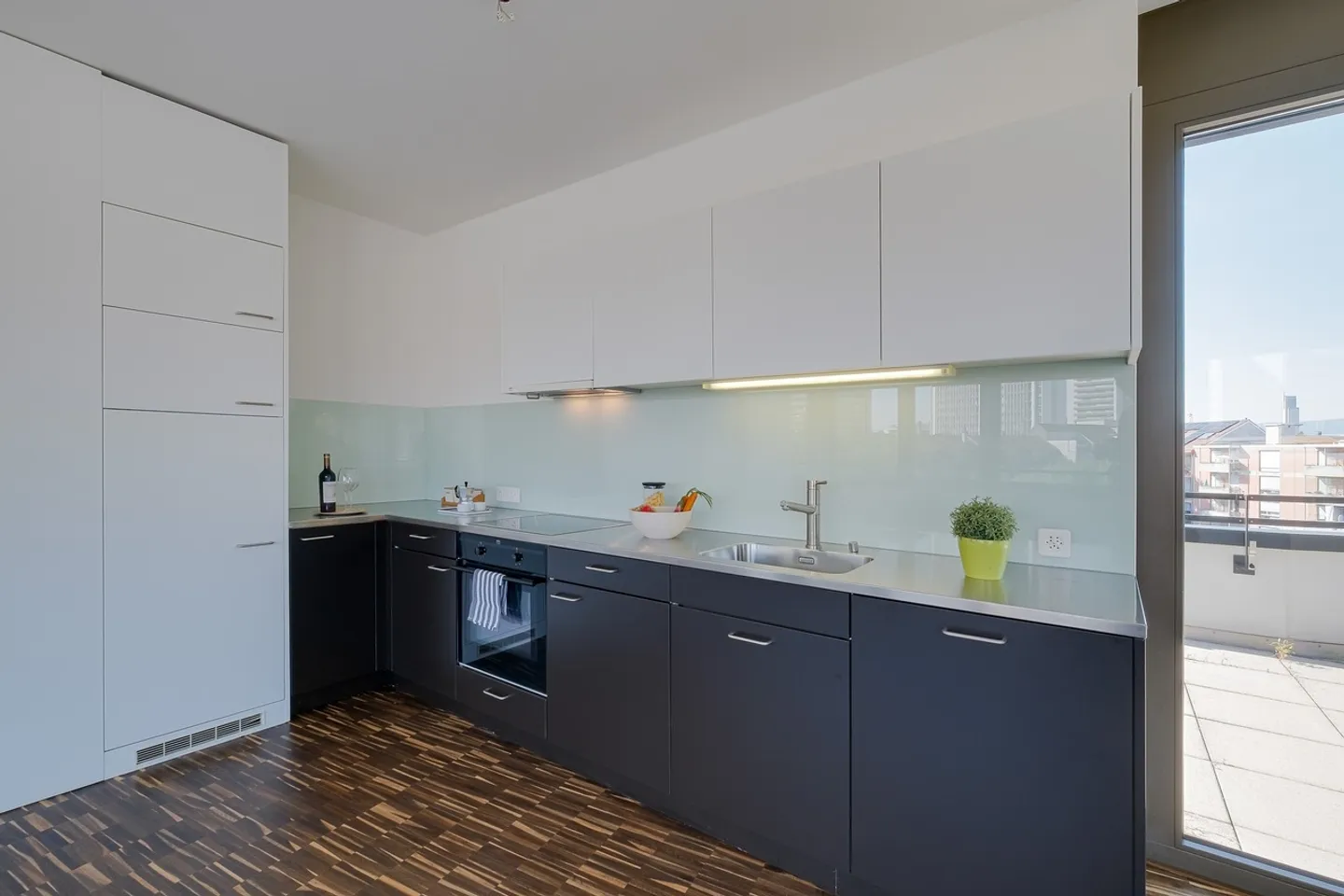 Appartement en attique sur 2 étages avec 3 terrasses ! - Photo 2 sur 11