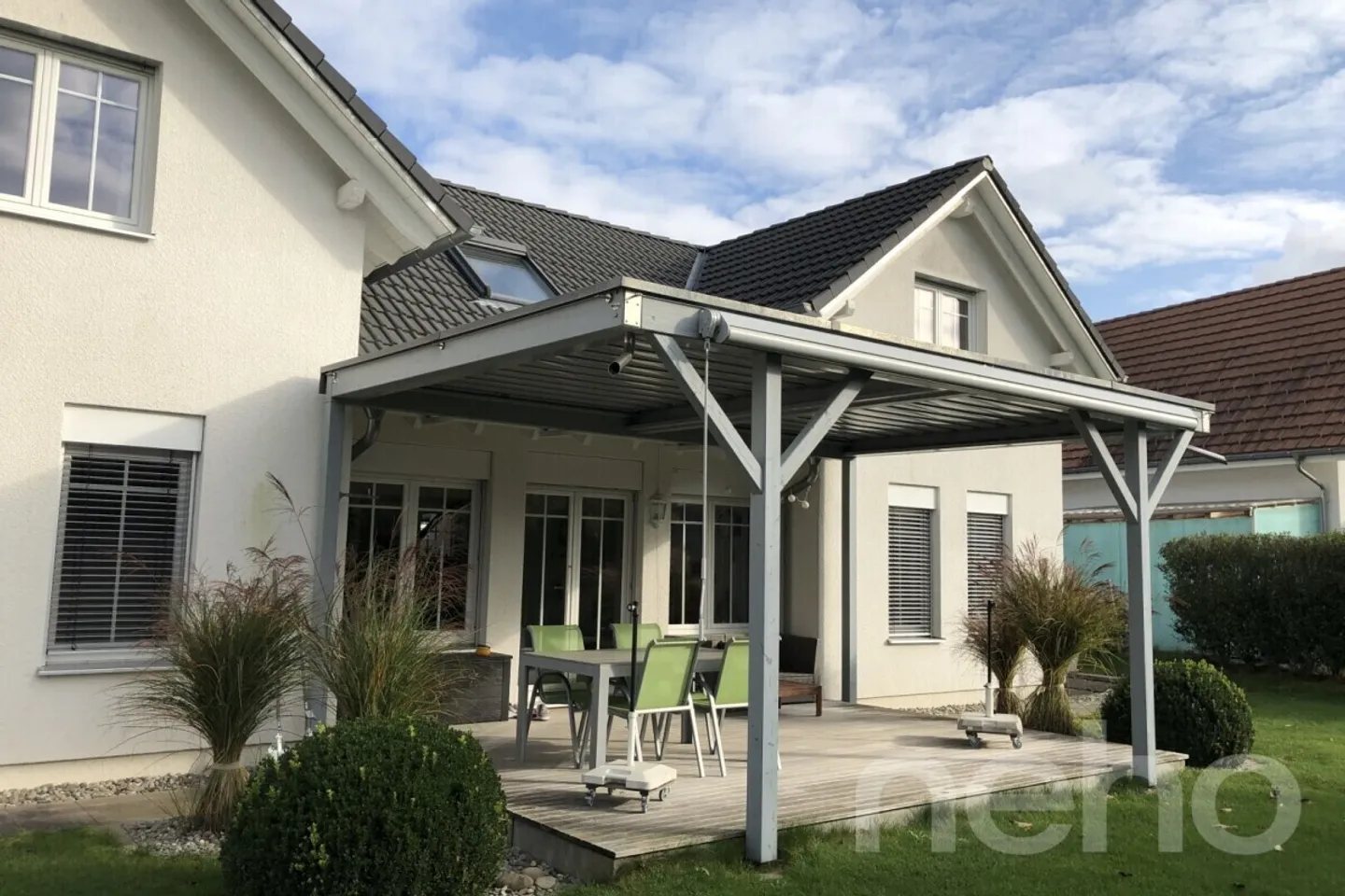 Spacious Family Home with Garden - Photo 2 of 13