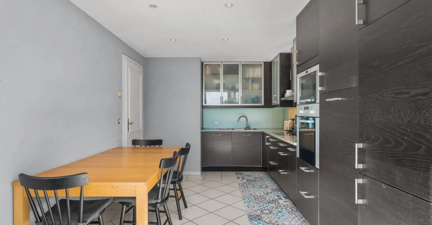 Beautiful detached house with 5.5 rooms + studio with independent access - ideally located near the city center, transport, and amenities - Photo 8 of 16
