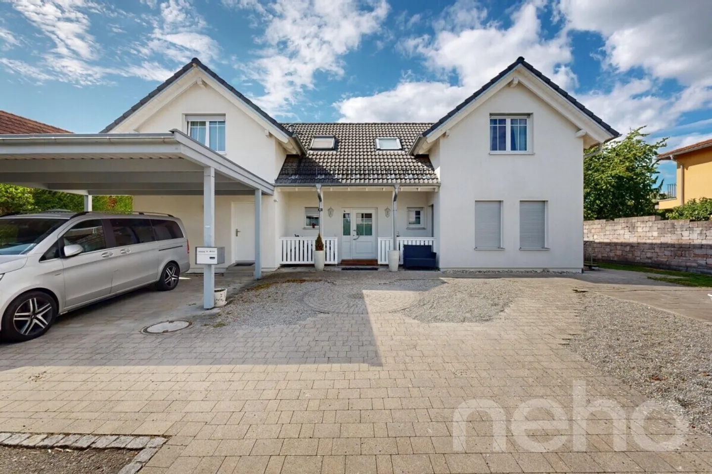 Spacious Family Home with Garden - Photo 3 of 13