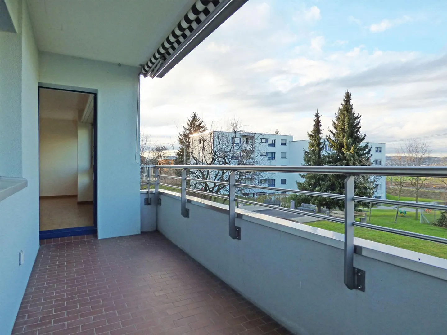 Ideal located single apartment in the tax paradise Pfäffikon - Photo 4 of 4