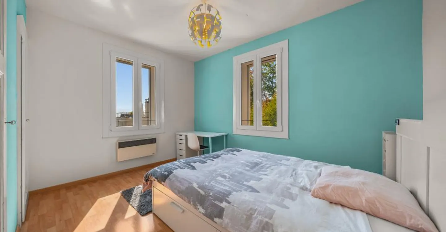 Beautiful detached house with 5.5 rooms + studio with independent access - ideally located near the city center, transport, and amenities - Photo 11 of 16