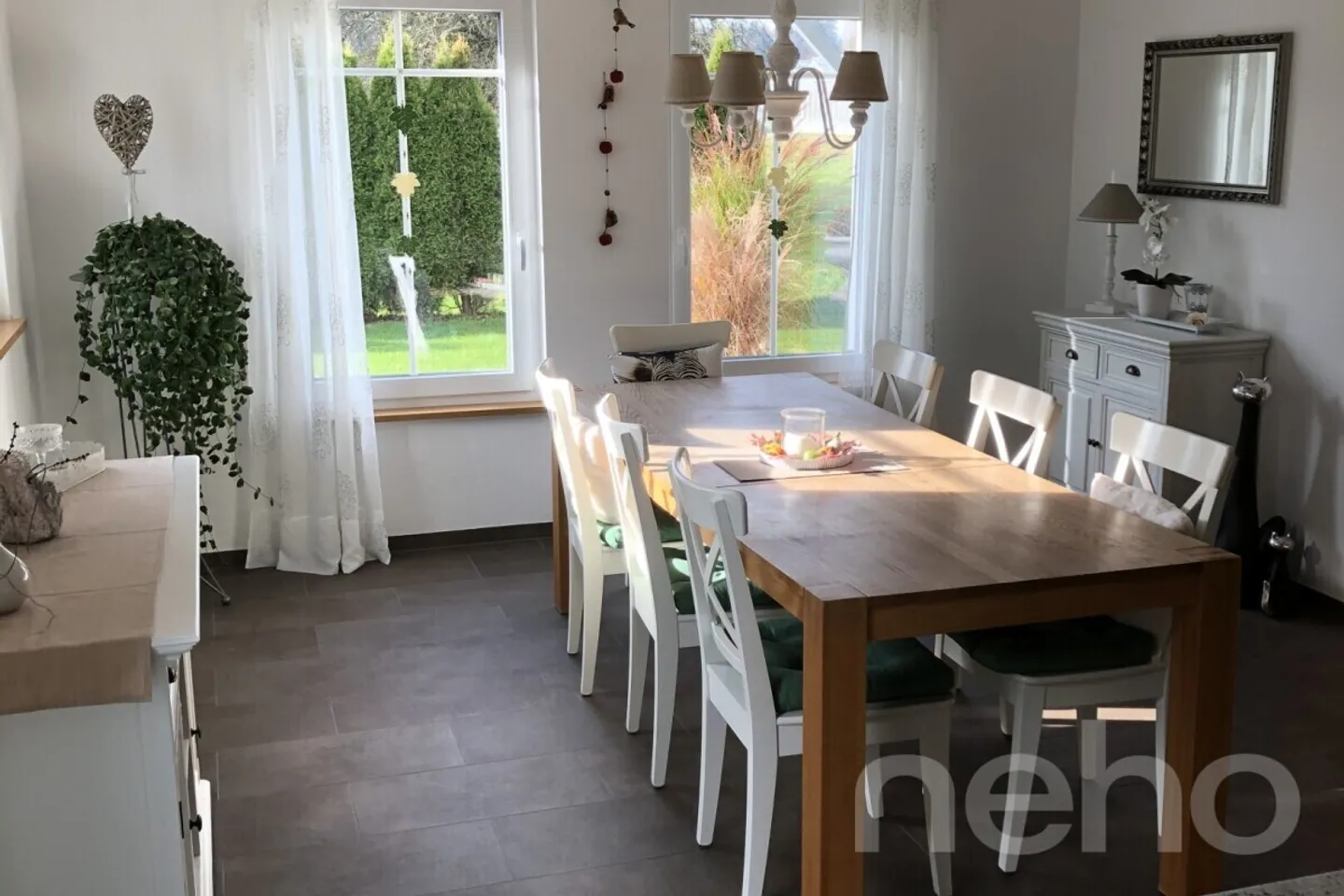 Spacious Family Home with Garden - Photo 8 of 13
