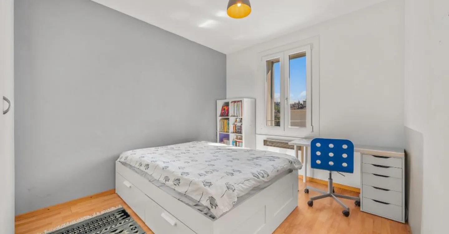 Beautiful detached house with 5.5 rooms + studio with independent access - ideally located near the city center, transport, and amenities - Photo 10 of 16