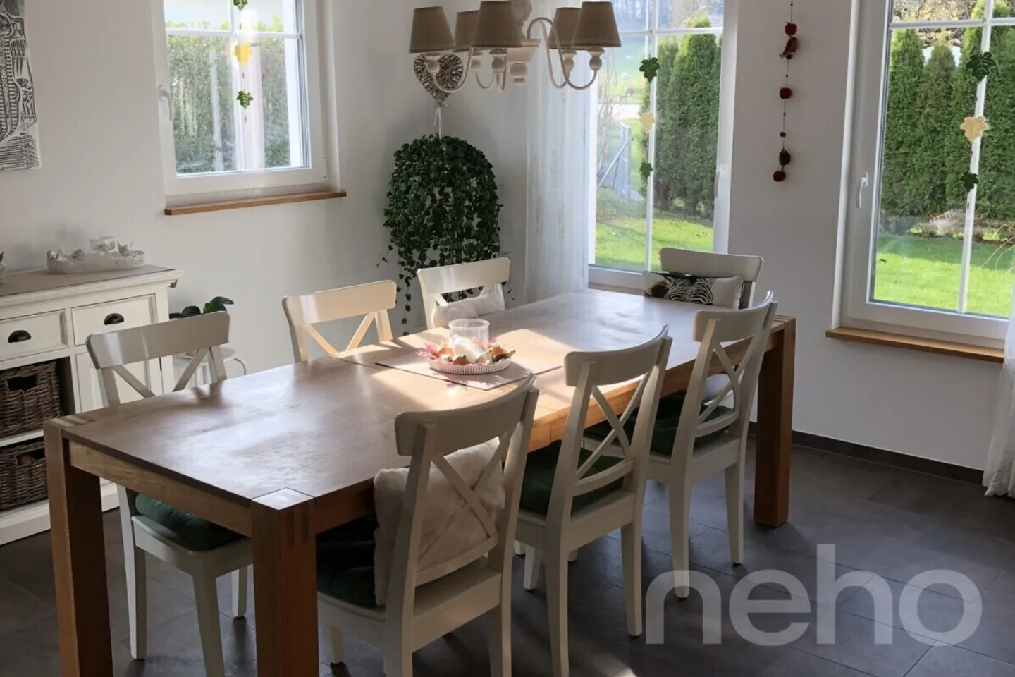 Spacious Family Home with Garden - Photo 9 of 13