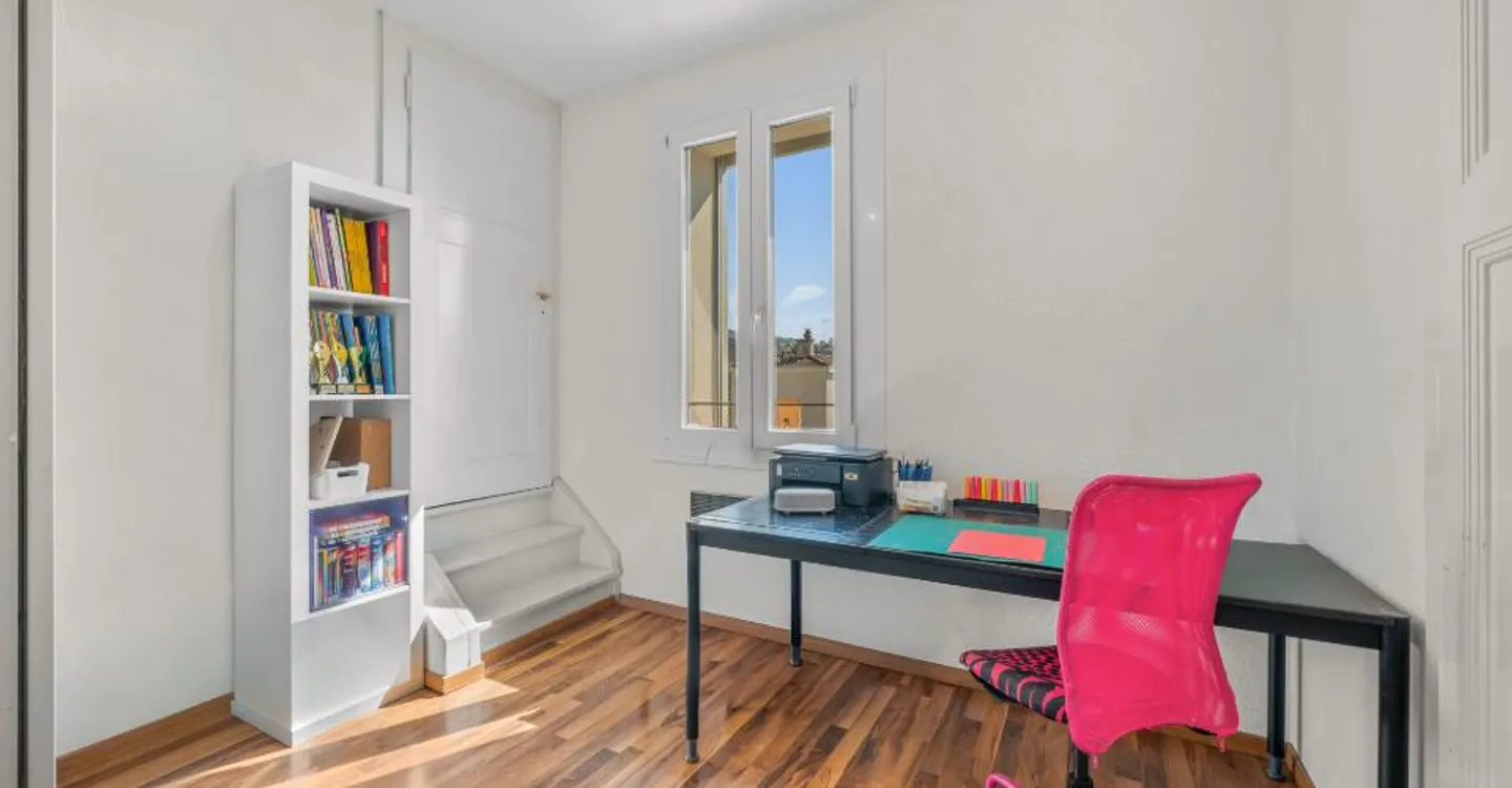 Beautiful detached house with 5.5 rooms + studio with independent access - ideally located near the city center, transport, and amenities - Photo 14 of 16