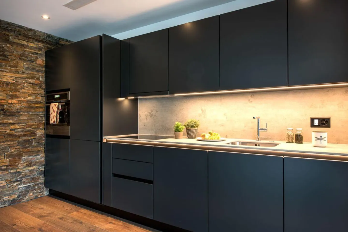 Appartamento elegante e moderno in un edificio ben tenuto! - Foto 2 di 10