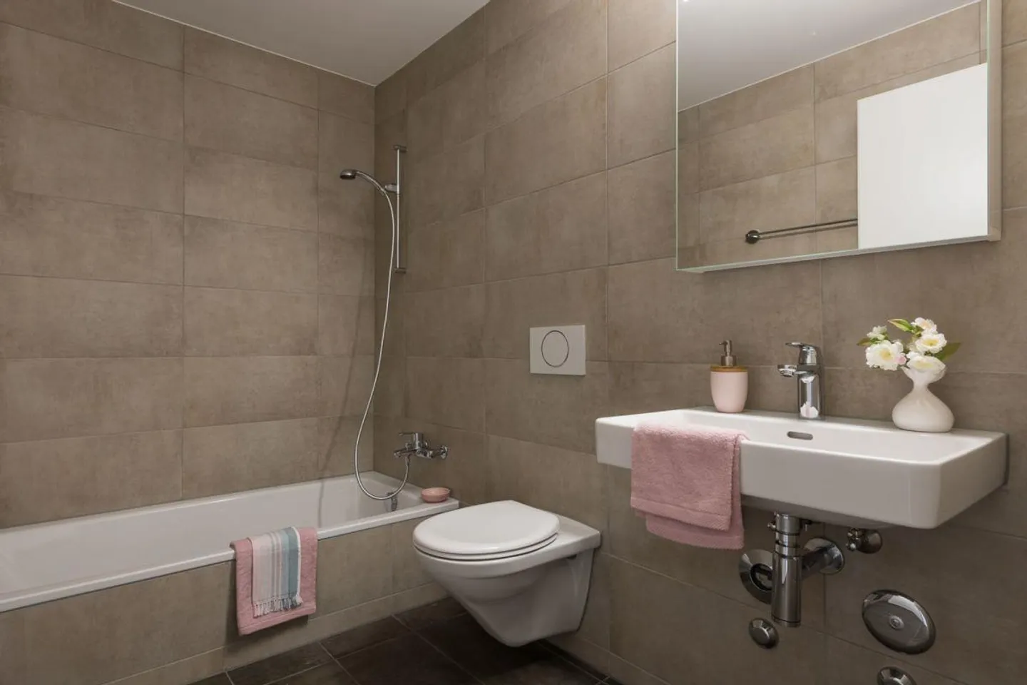 Appartamento elegante e moderno in un edificio ben tenuto! - Foto 4 di 10