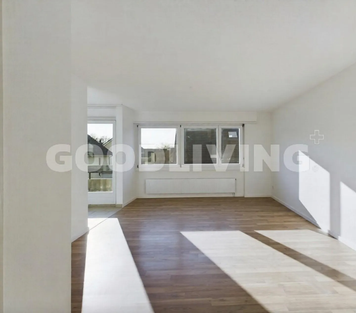 CALME, ENSOLEILLÉ ET CENTRAL DANS LE VILLAGE - Photo 2 sur 8