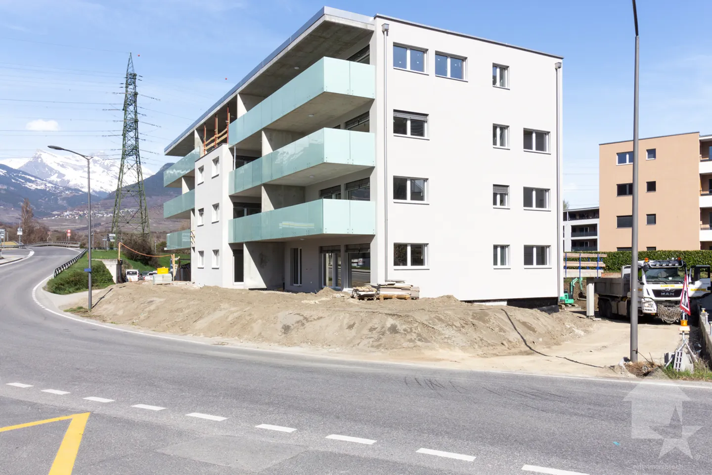 Attico 4.5 stanze rivolto a ovest con vista libera sulle Alpi - Foto 10 di 12