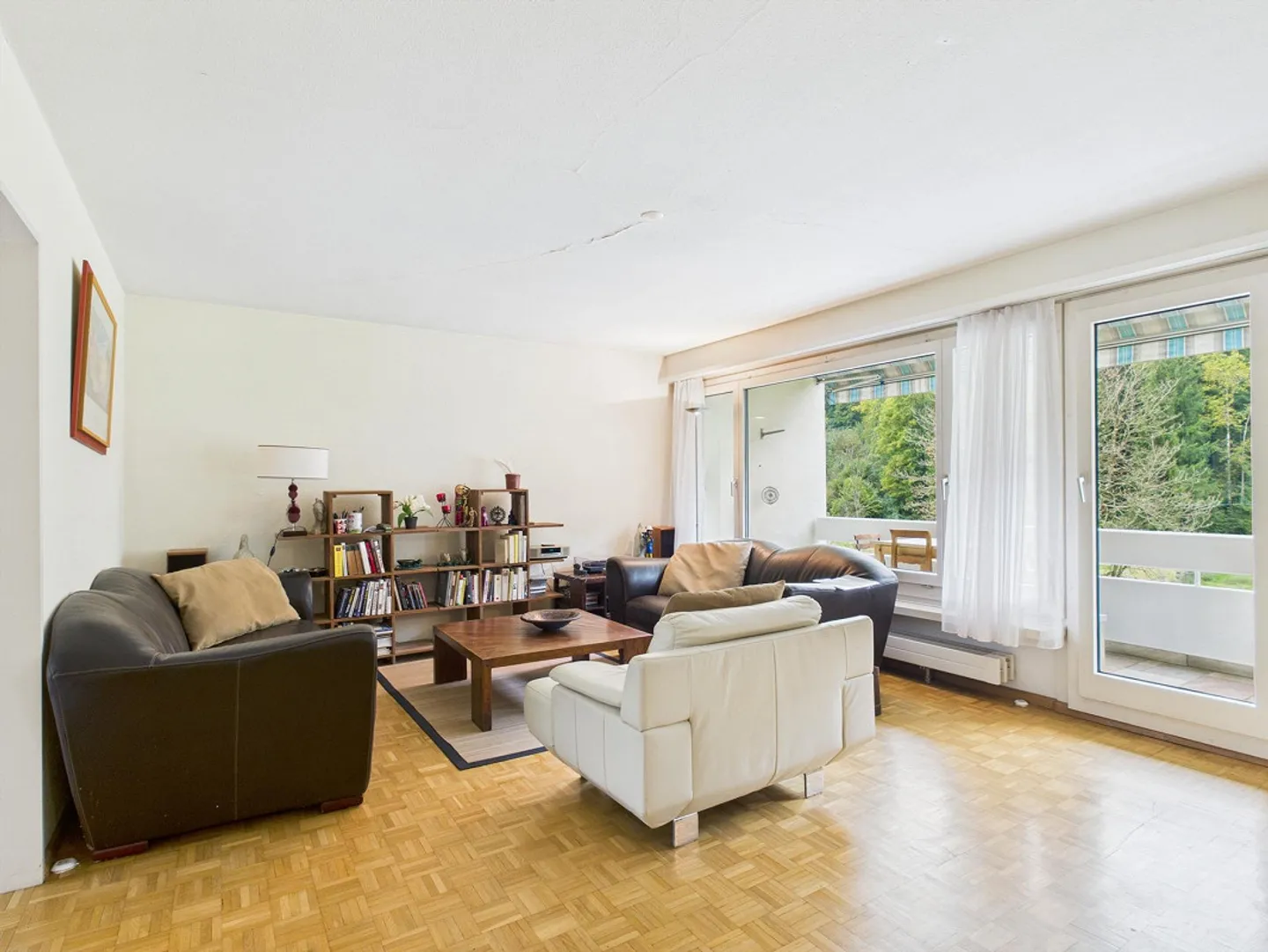 Appartement confortable de 4,5 pièces avec balcon et vue sur la nature - Photo 1 sur 10