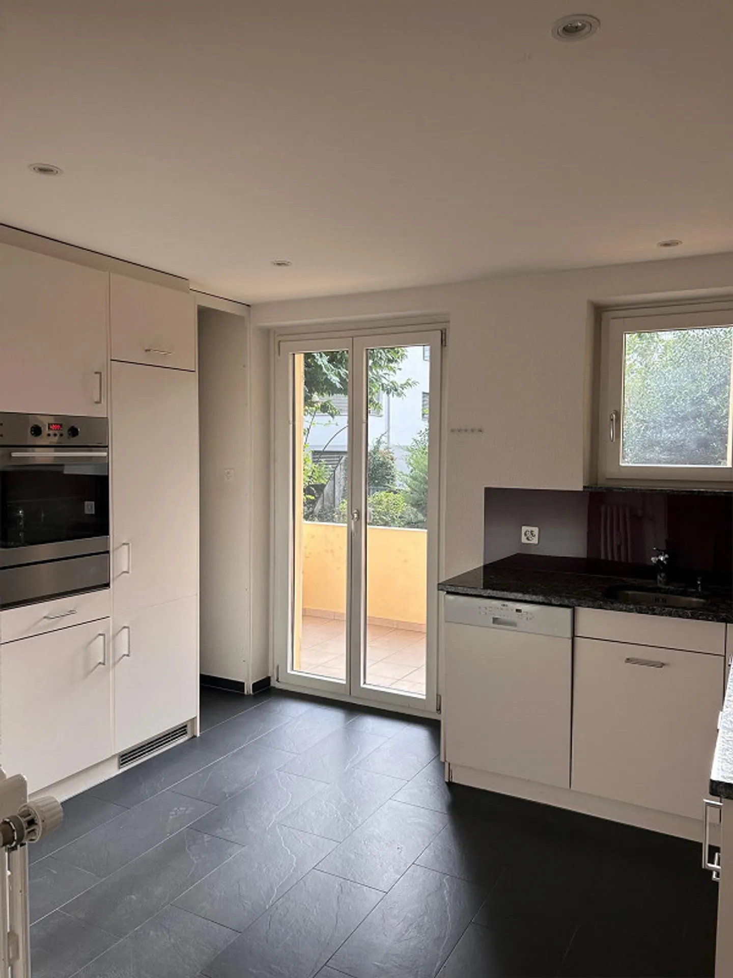 Helle Wohnung mit Balkon und eigenem Garten - Foto 10 von 15