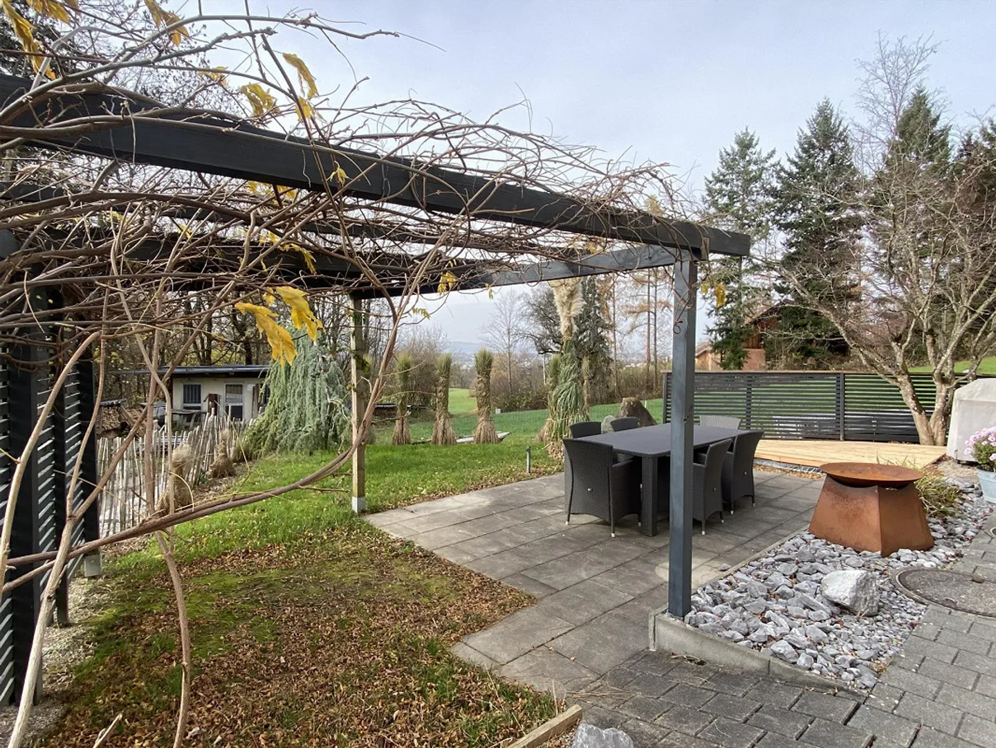 Freshly renovated, large single-family house in the green - Photo 3 of 28