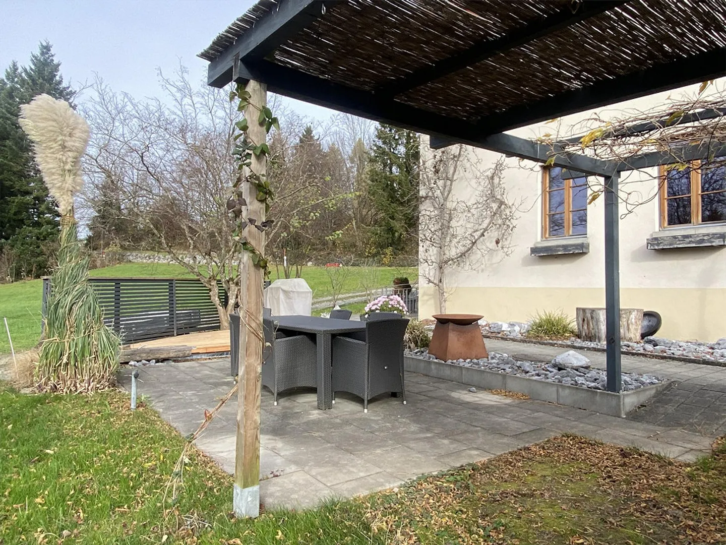 Freshly renovated, large single-family house in the green - Photo 4 of 28