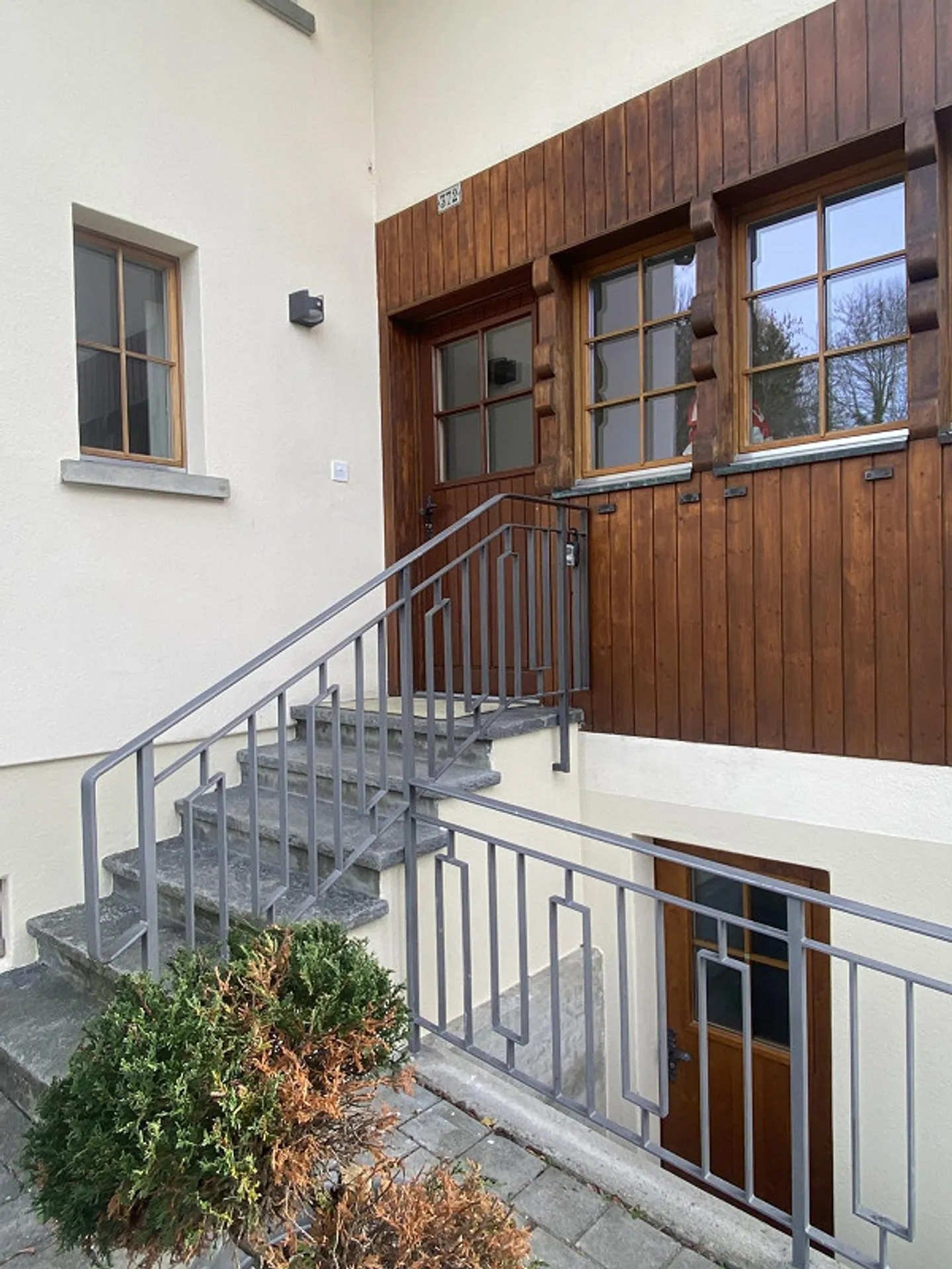 Freshly renovated, large single-family house in the green - Photo 5 of 28