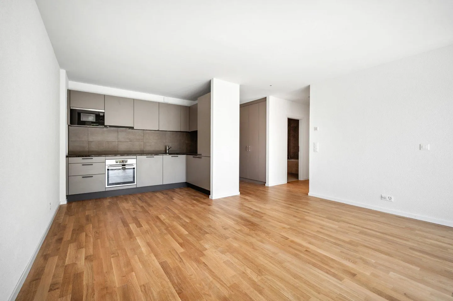 Appartement spacieux avec loggia - Photo 5 sur 7