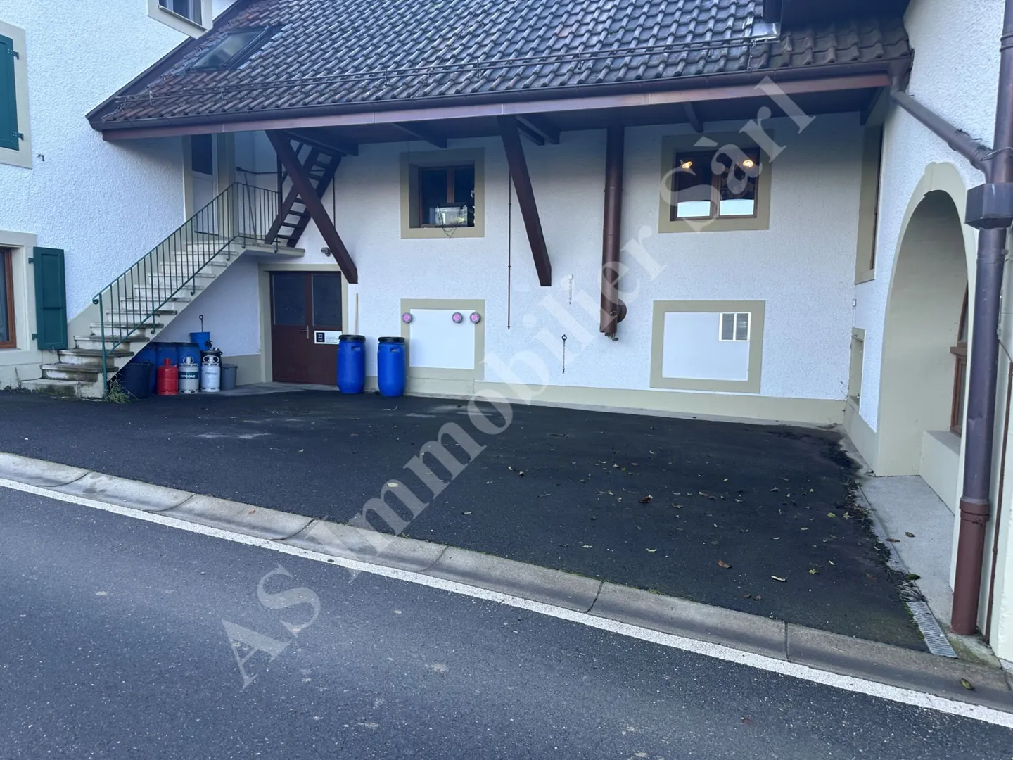 MAGNIFIKER RAUM - DEPOT VON 52 M2 - NAHE LAUSANNE - Foto 1 von 3