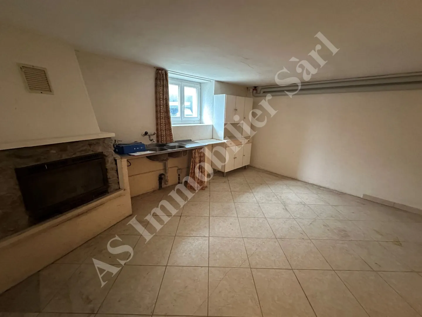 MAGNIFIKER RAUM - DEPOT VON 52 M2 - NAHE LAUSANNE - Foto 2 von 3
