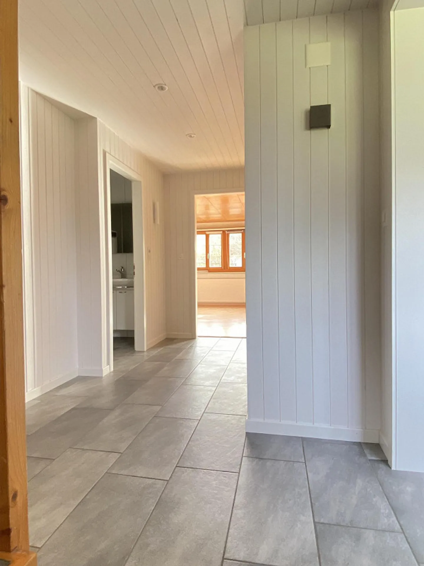 Freshly renovated, large single-family house in the green - Photo 7 of 28