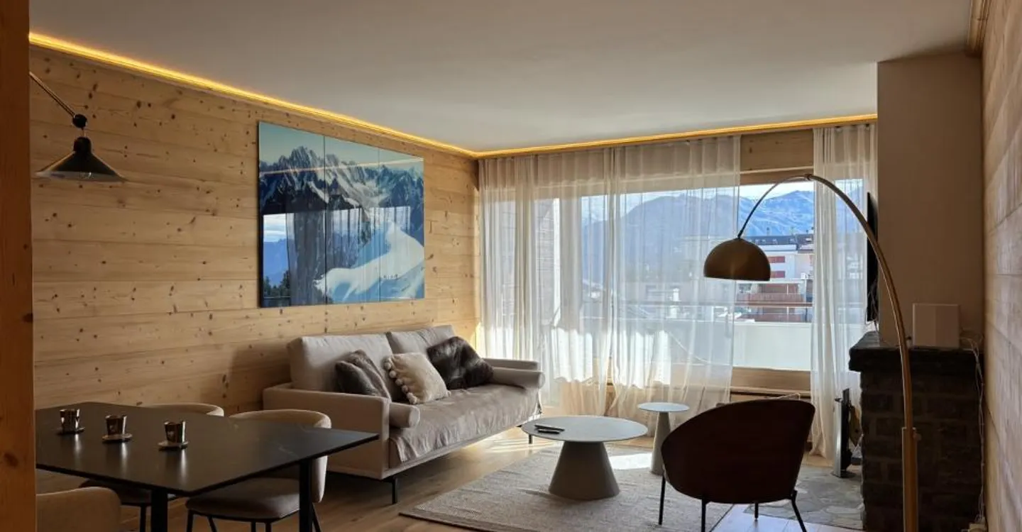 Appartement rénové en plein centre de Crans à louer à l'année - Photo 1 of 13