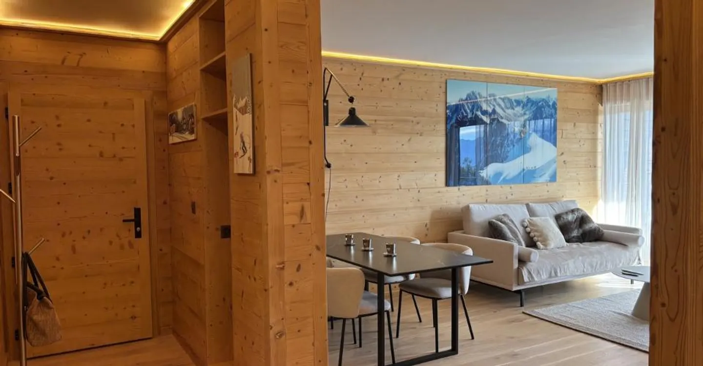 Appartement rénové en plein centre de Crans à louer à l'année - Photo 2 of 13