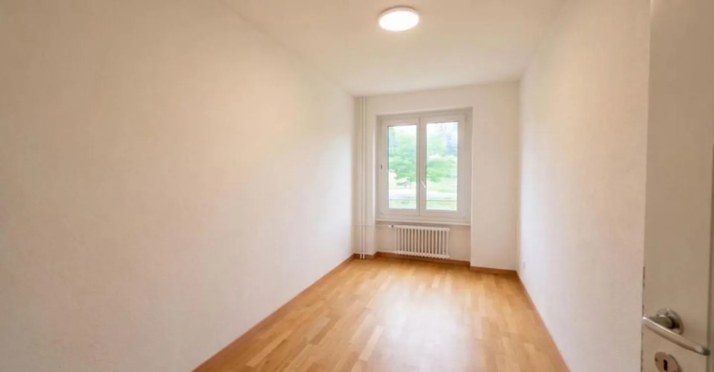 Bell'appartamento di 3,5 locali luminoso e in ottime condizioni. - Foto 3 di 4