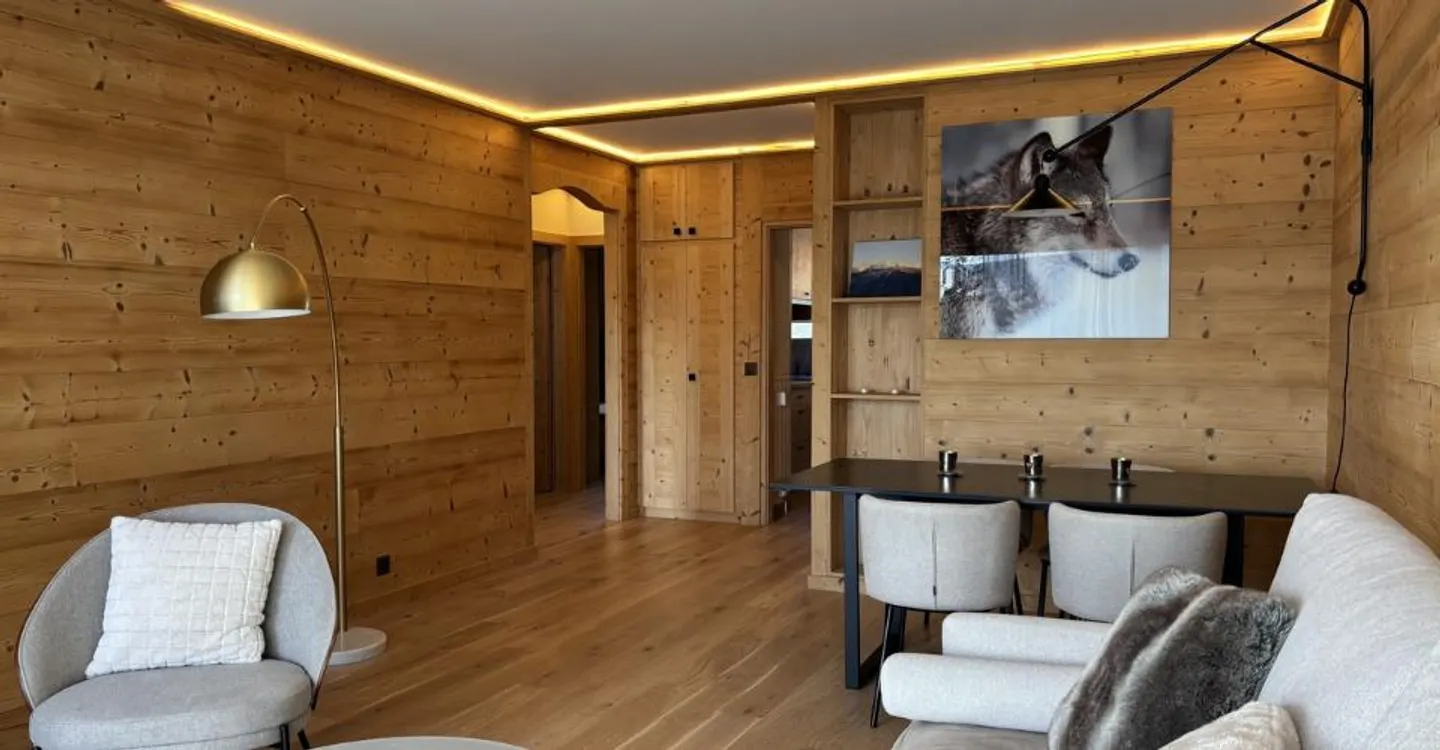 Appartement rénové en plein centre de Crans à louer à l'année - Photo 3 of 13