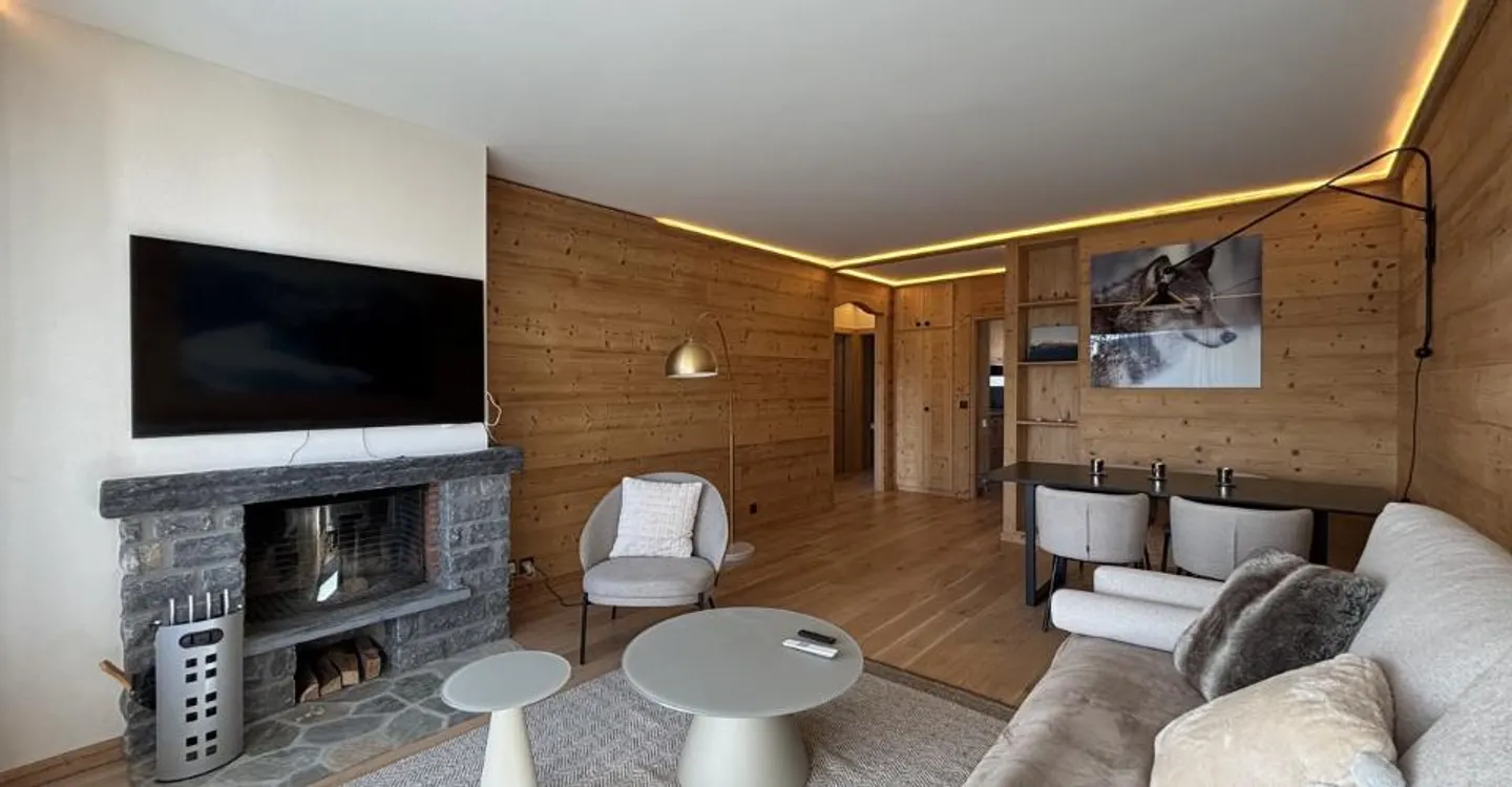 Appartement rénové en plein centre de Crans à louer à l'année - Photo 4 of 13