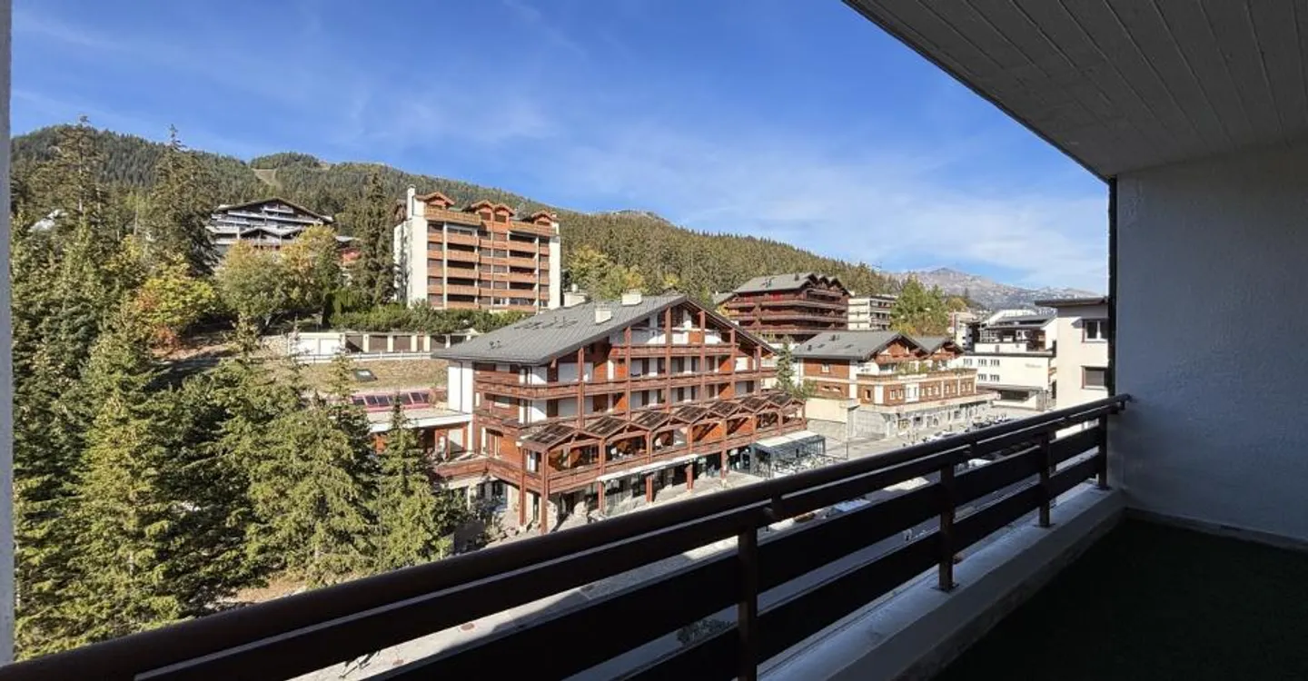 Appartement rénové en plein centre de Crans à louer à l'année - Photo 13 of 13