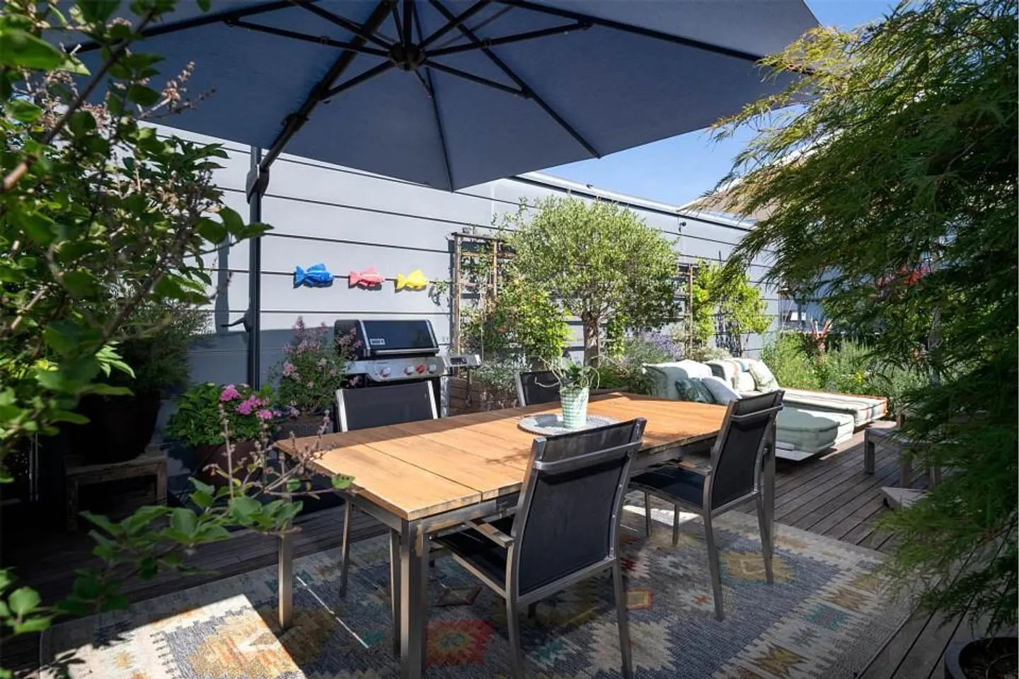 Like-new 4½ room penthouse apartment in a good location - Photo 2 of 11