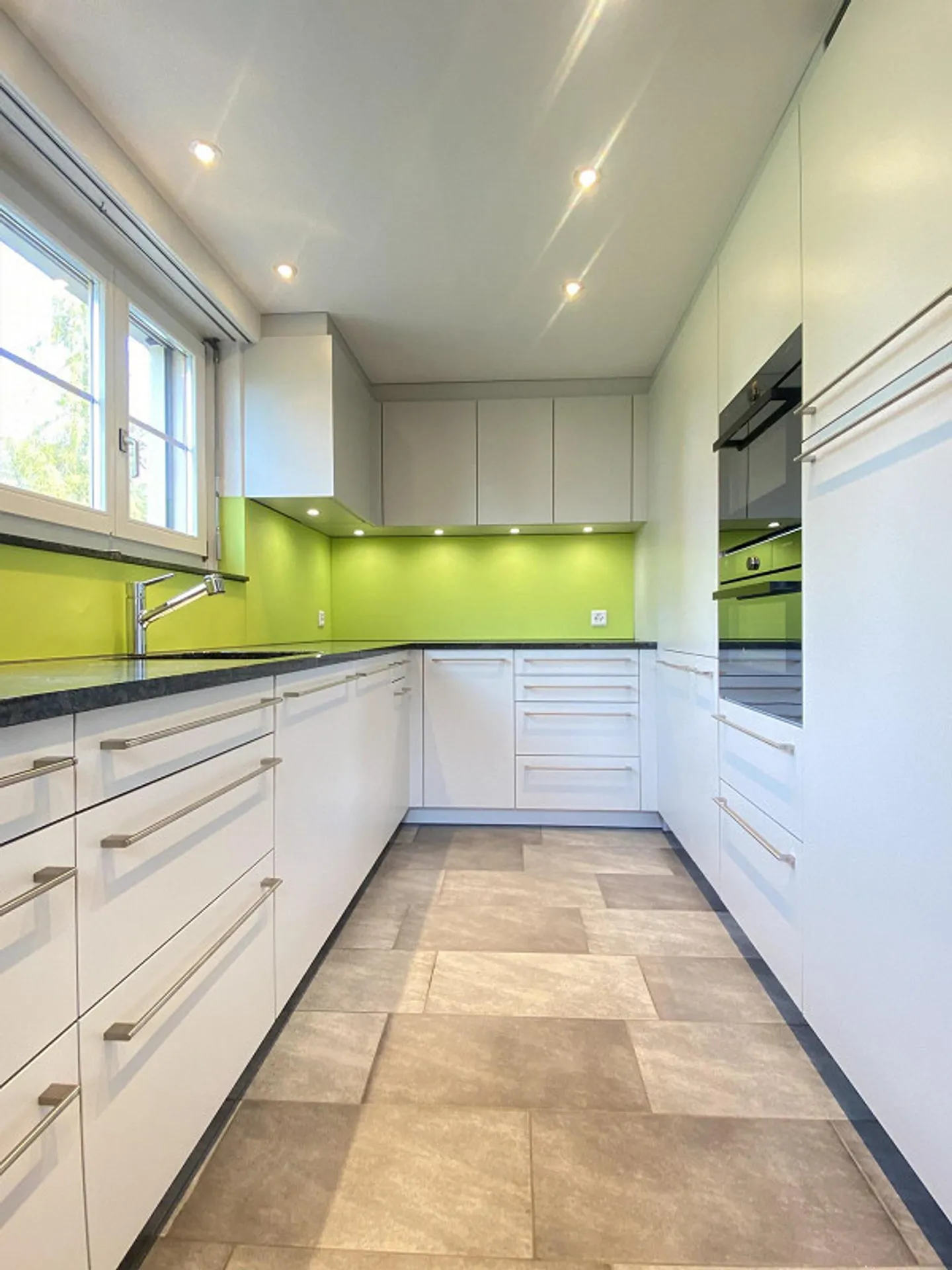 Freshly renovated, large single-family house in the green - Photo 9 of 28