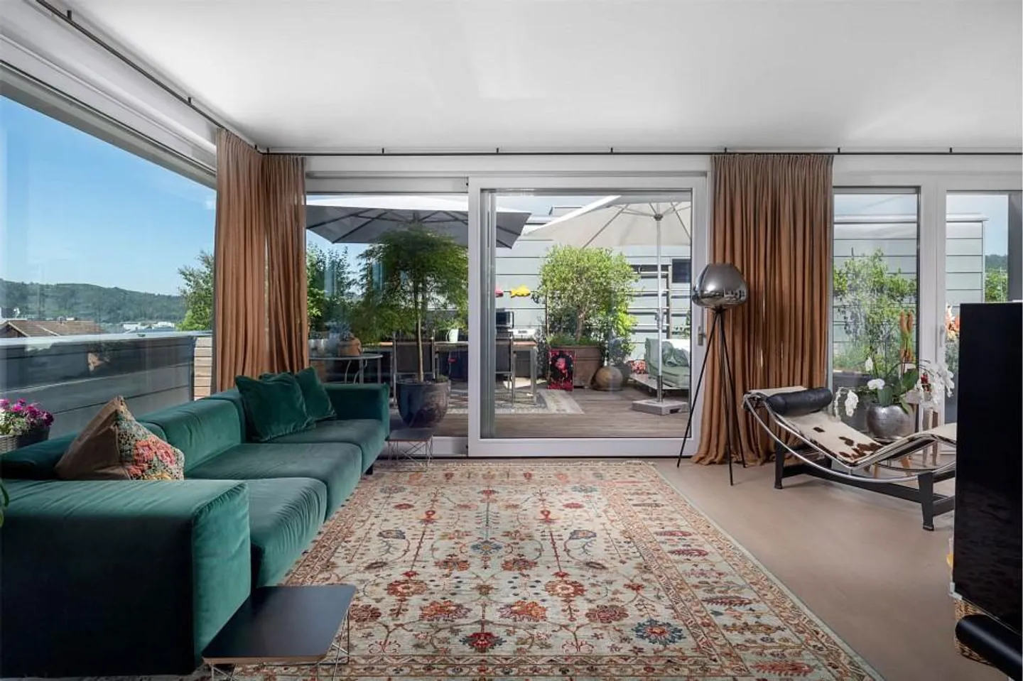 Like-new 4½ room penthouse apartment in a good location - Photo 3 of 11