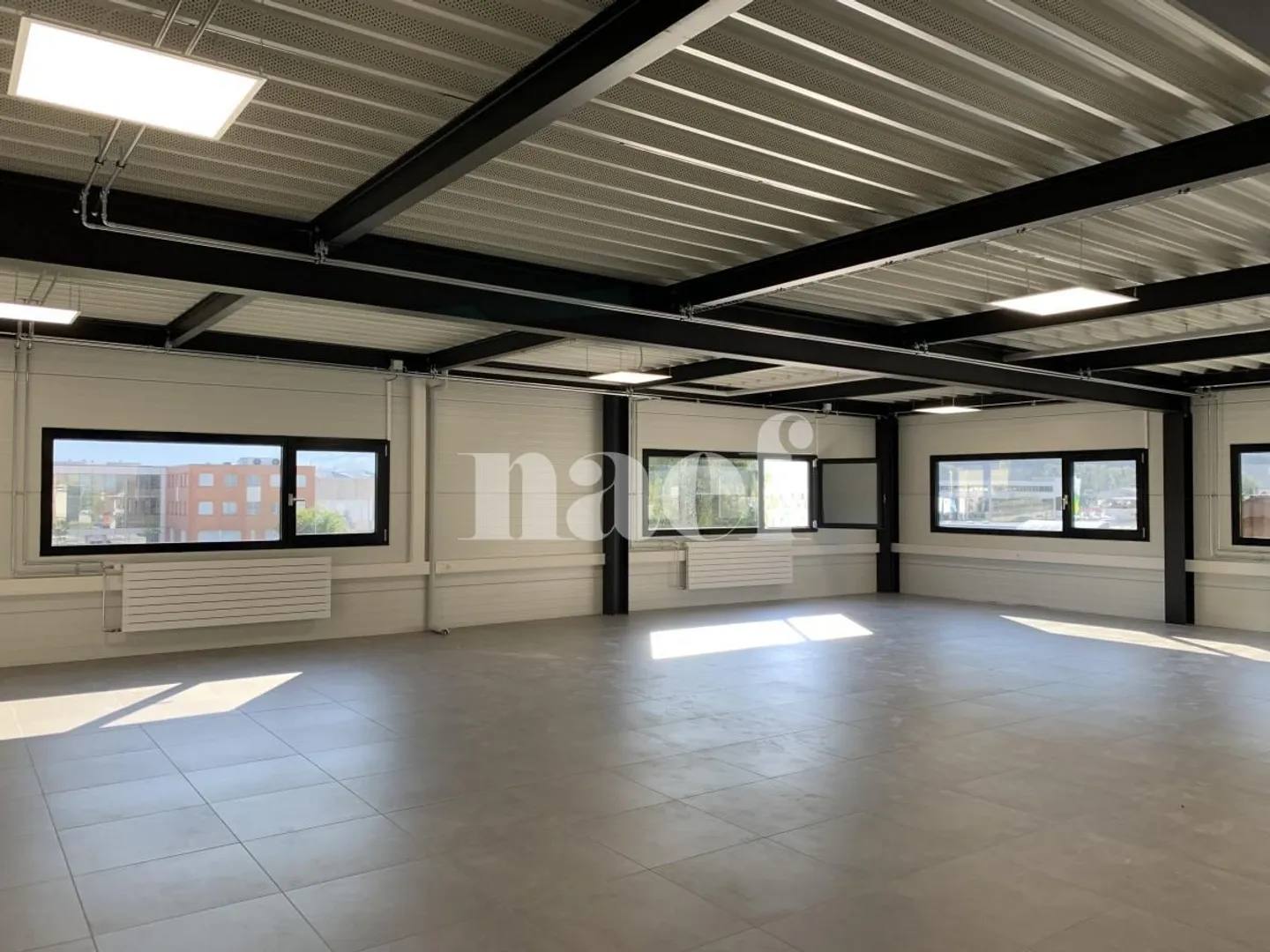 Offices of 450 m2 on the 2nd floor - Photo 2 of 3