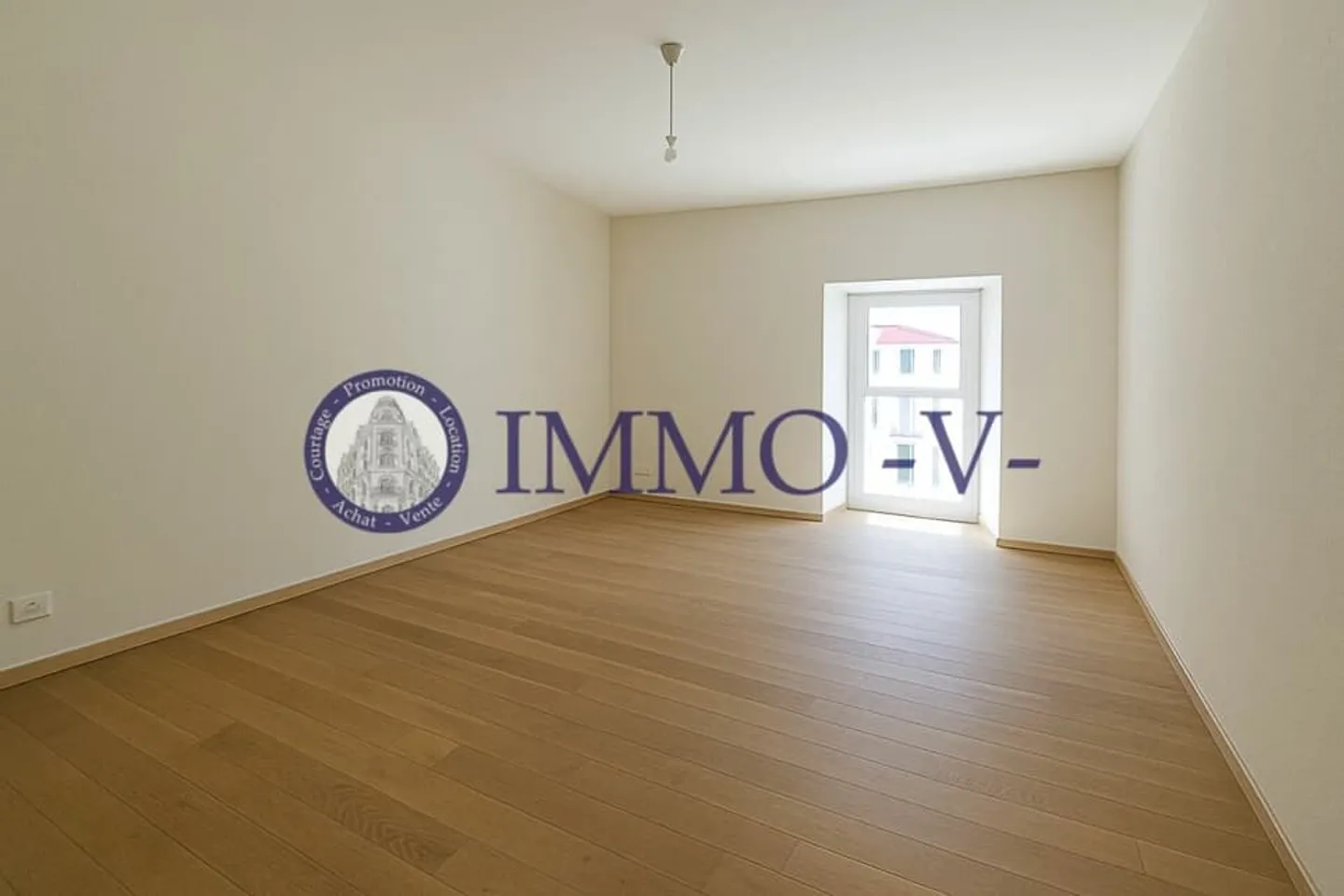 Renovated in the heart of Collombey - Photo 5 of 7