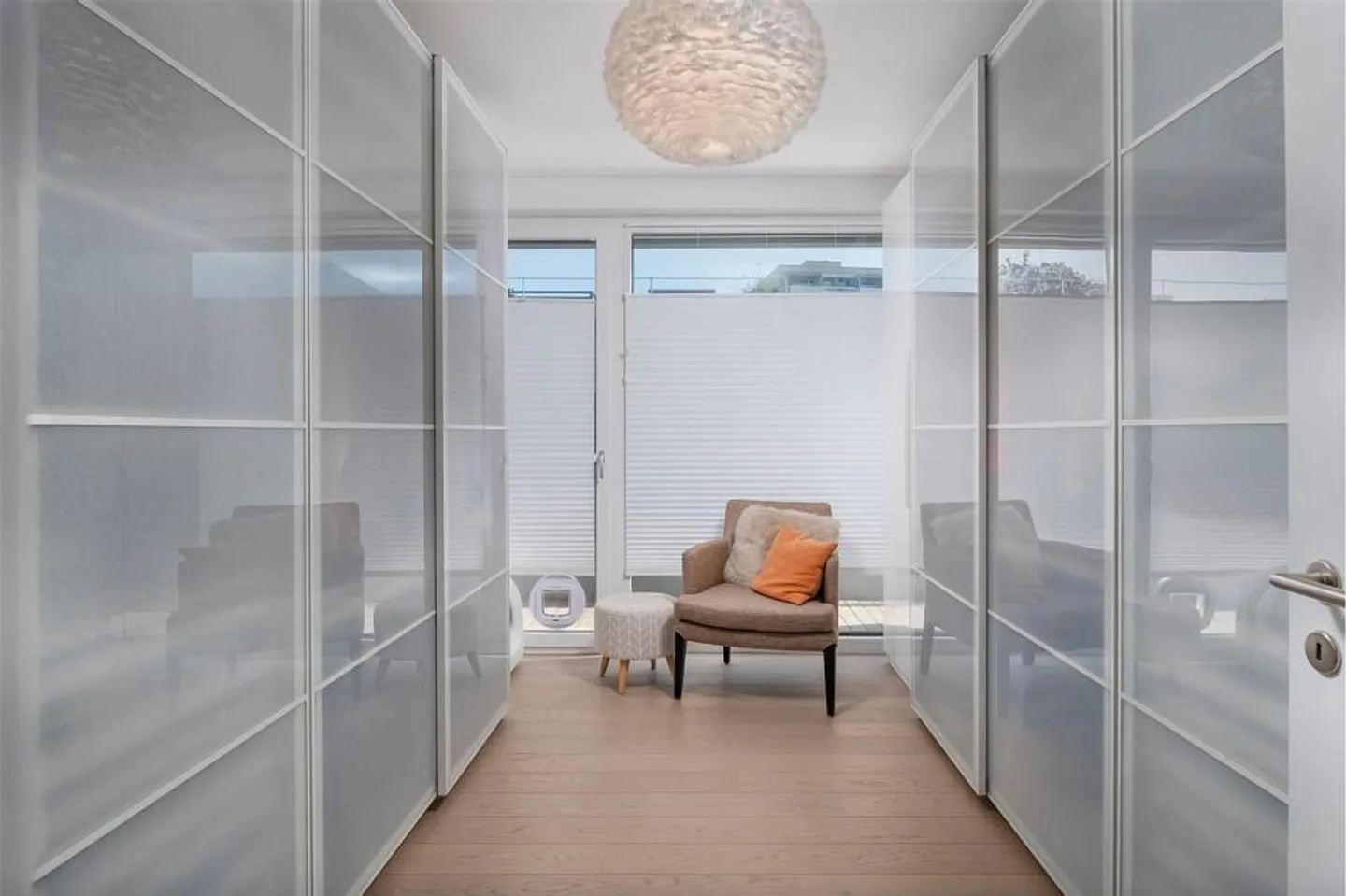 Like-new 4½ room penthouse apartment in a good location - Photo 9 of 11