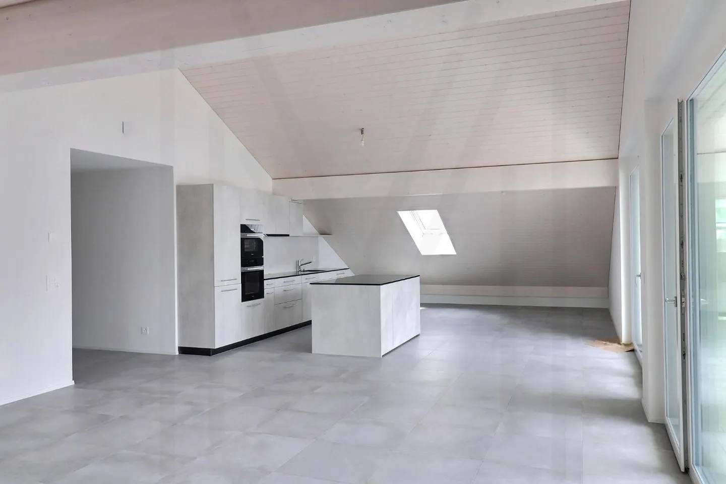 SUPERBES DACHGESCHOSS 5,5 ZIMMER !!! - Foto 4 von 11