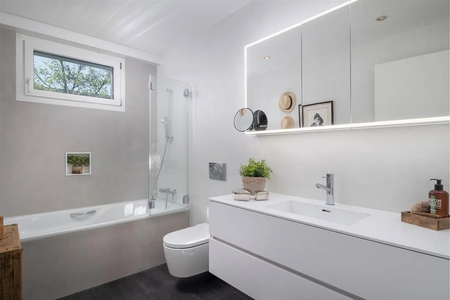 Like-new 4½ room penthouse apartment in a good location - Photo 10 of 11