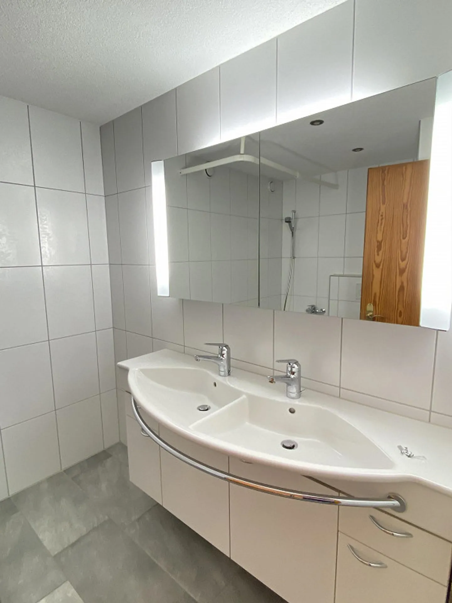 Freshly renovated, large single-family house in the green - Photo 19 of 28