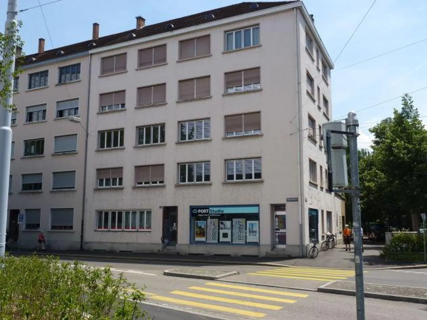 Bright 3-room apartment near the exhibition center - Photo 1 of 6