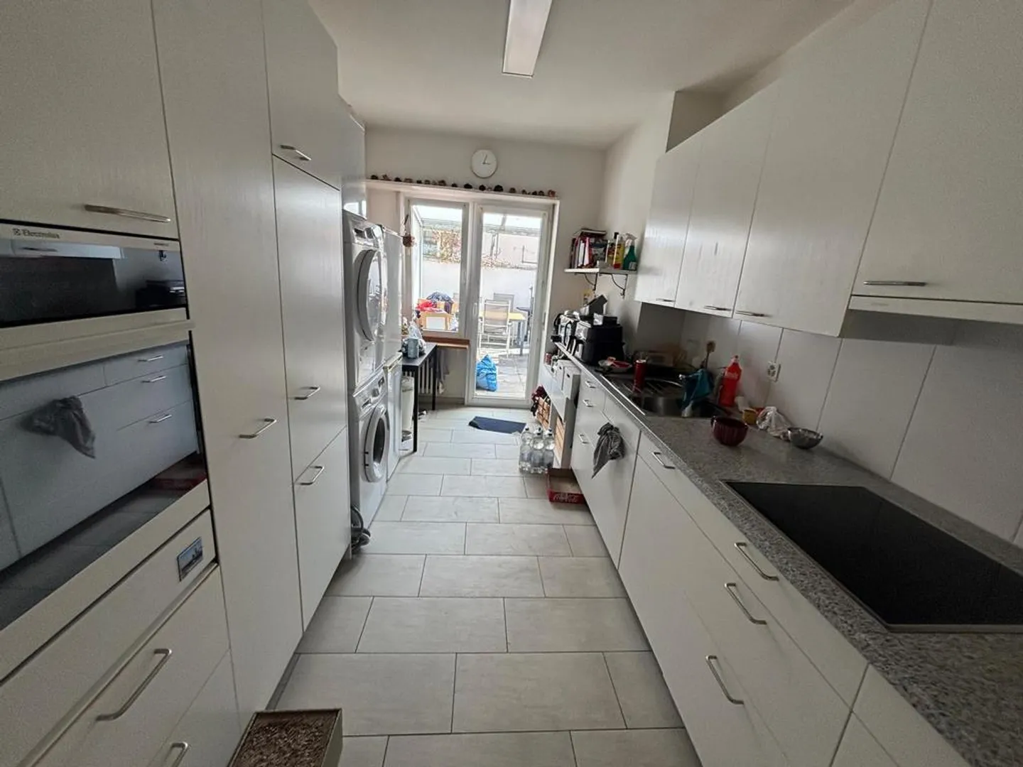 Bright 3-room apartment near the exhibition center - Photo 2 of 6