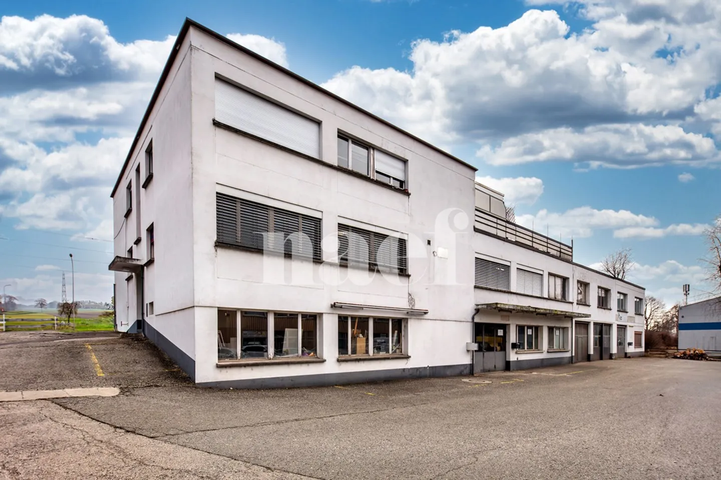 Mischgenutztes Gebäude mit hohem Ertrag - Foto 1 von 4