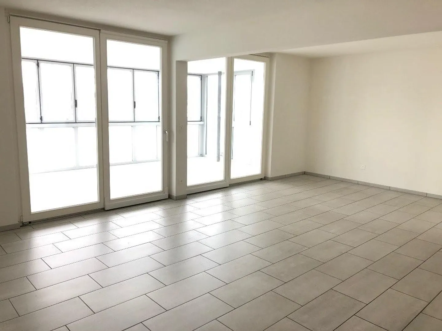 Piano terra / ricomincia in autunno - Foto 4 di 10