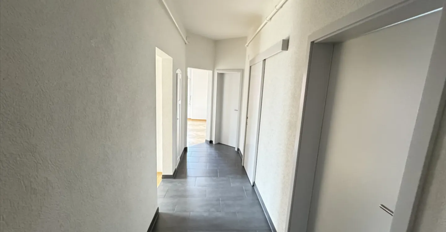 Renovated Apartments Near Train - Photo 3 of 8