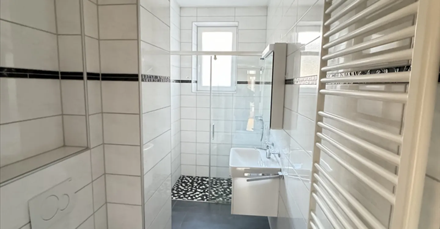 Renovated Apartments Near Train - Photo 4 of 8