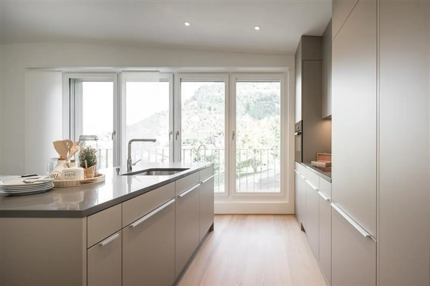 Appartamento moderno di 3,5 locali a Tomils in affitto! - Foto 3 di 7