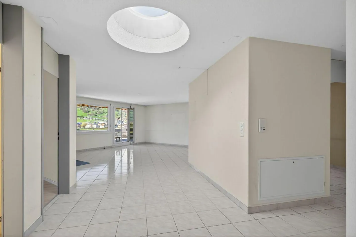 Great potential, bright rooms and two terraces - Photo 2 of 11