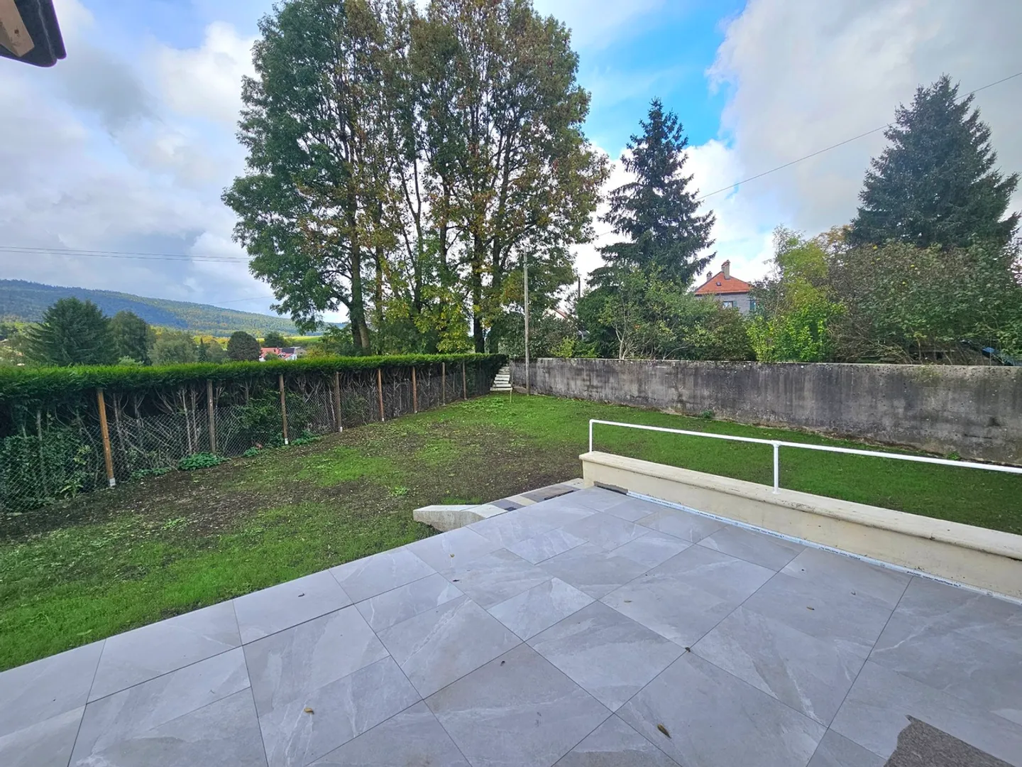 RARE! Appartamento di 7.5 stanze con giardino a Longirod - Foto 1 di 15