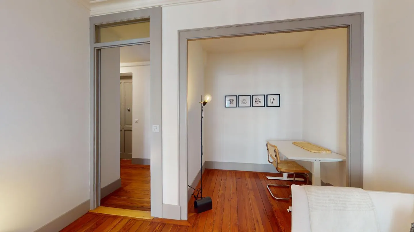 FURNISHED 3-ROOM APARTMENT - opposite the Eaux-Vives train station - Photo 4 of 17