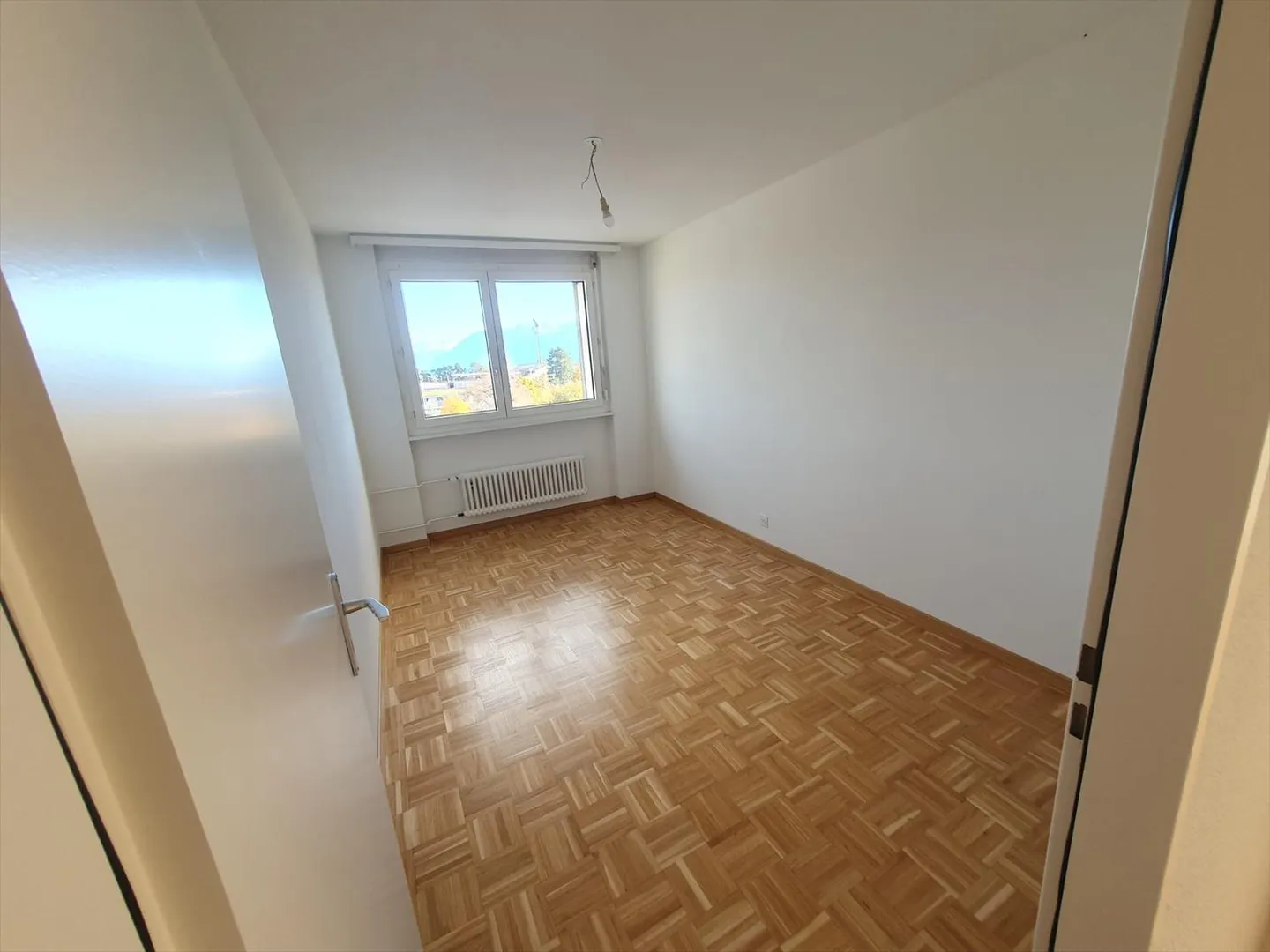 For rent spacious 4.5 rooms with lake view! - Photo 2 of 9