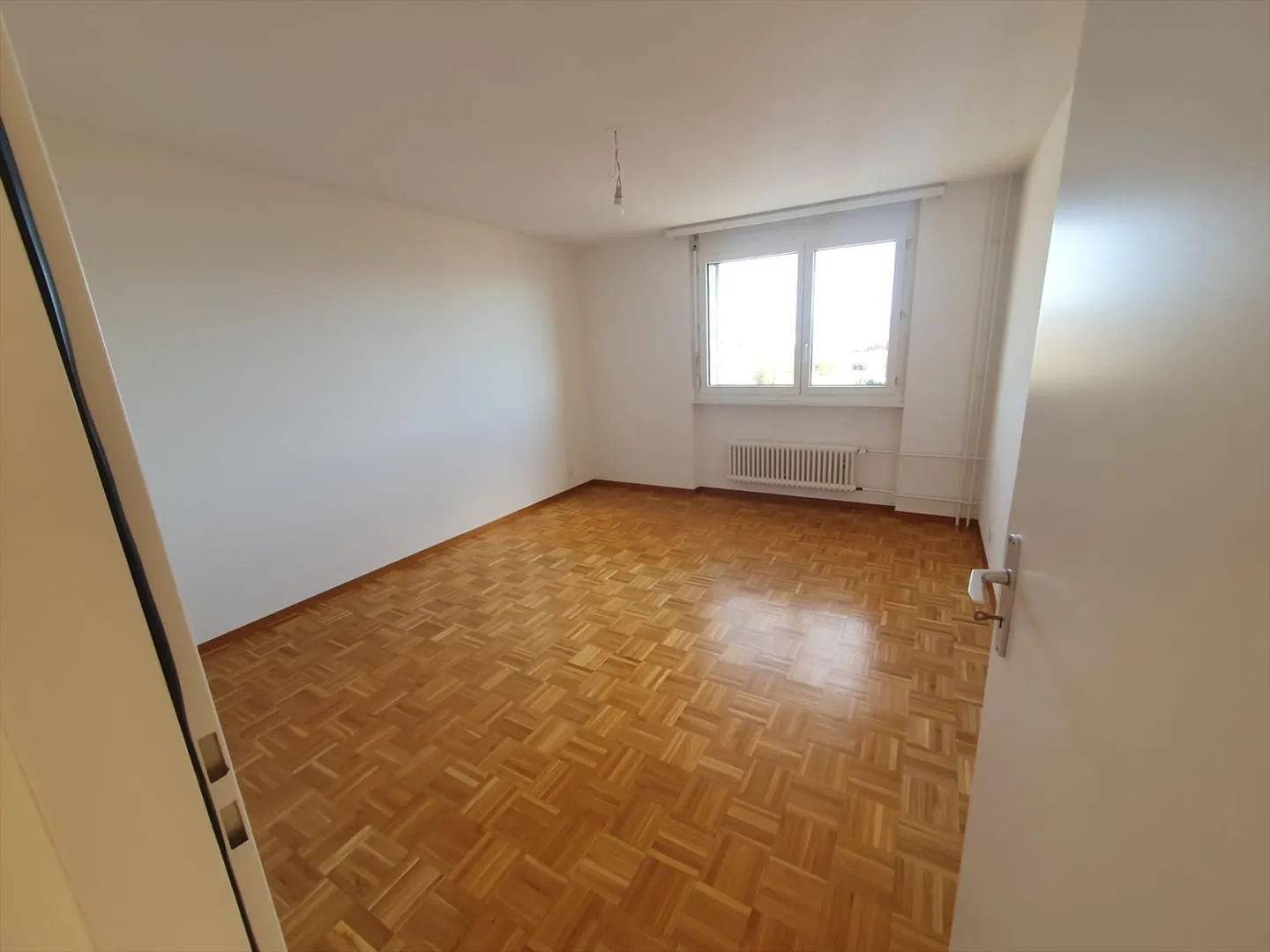 For rent spacious 4.5 rooms with lake view! - Photo 3 of 9